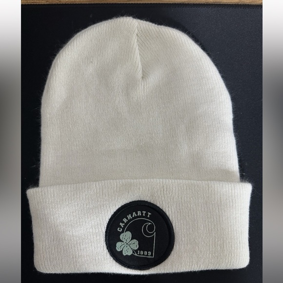 NWOT Never Used! Carhartt Acrylic Shamrock Logo Patch Beanie - Picture 2 of 2